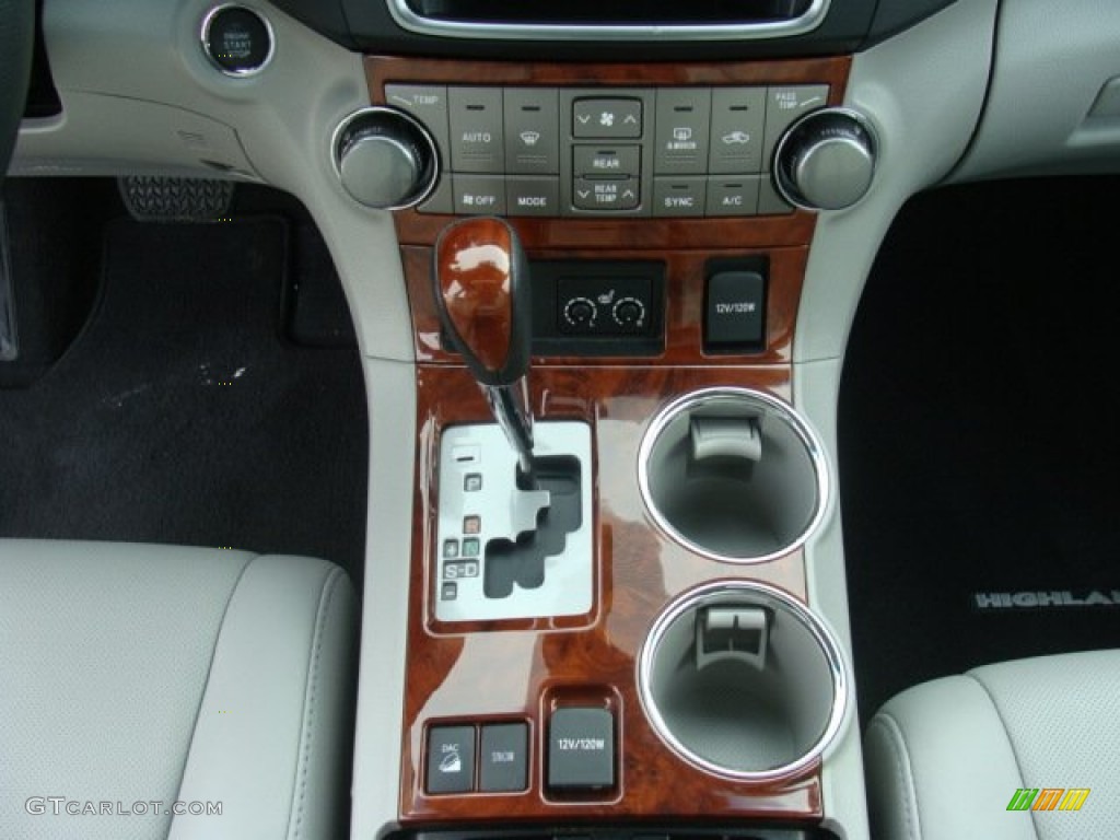 2013 Toyota Highlander Limited 4WD Transmission Photos
