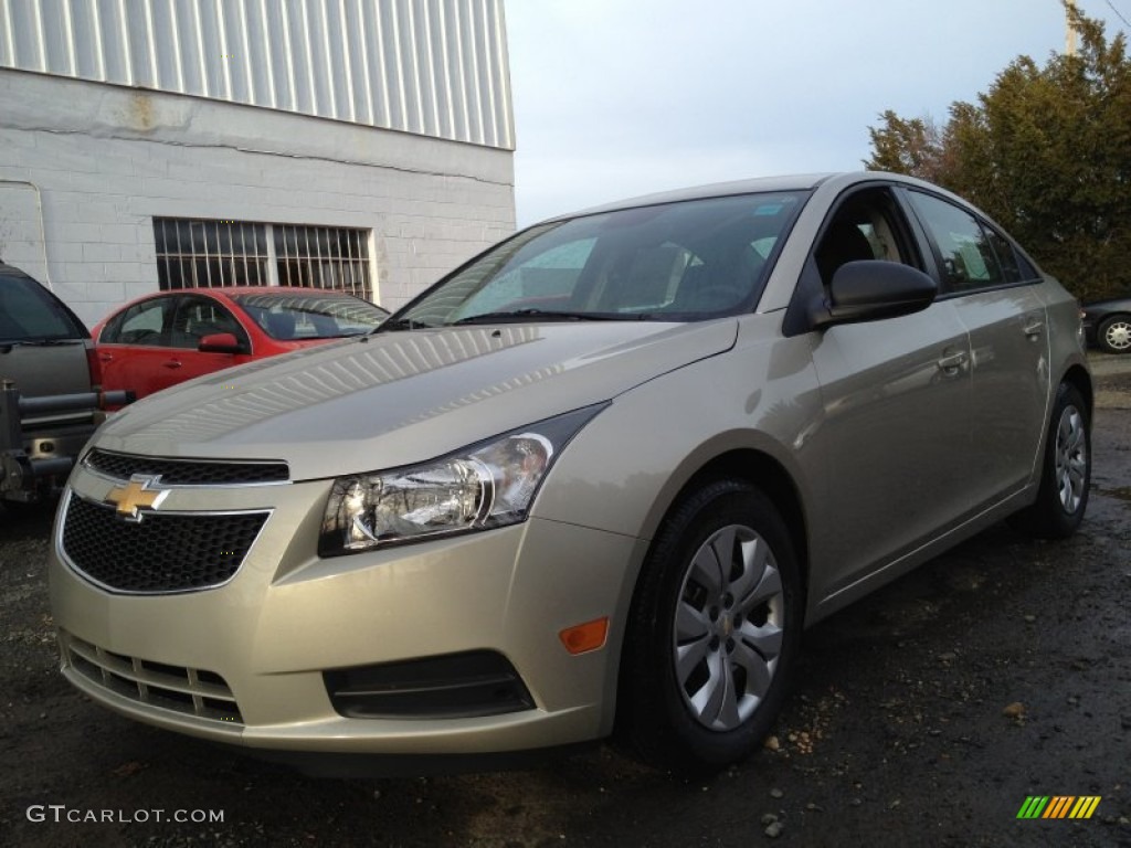 2014 Cruze LS - Champagne Silver Metallic / Jet Black/Medium Titanium photo #1