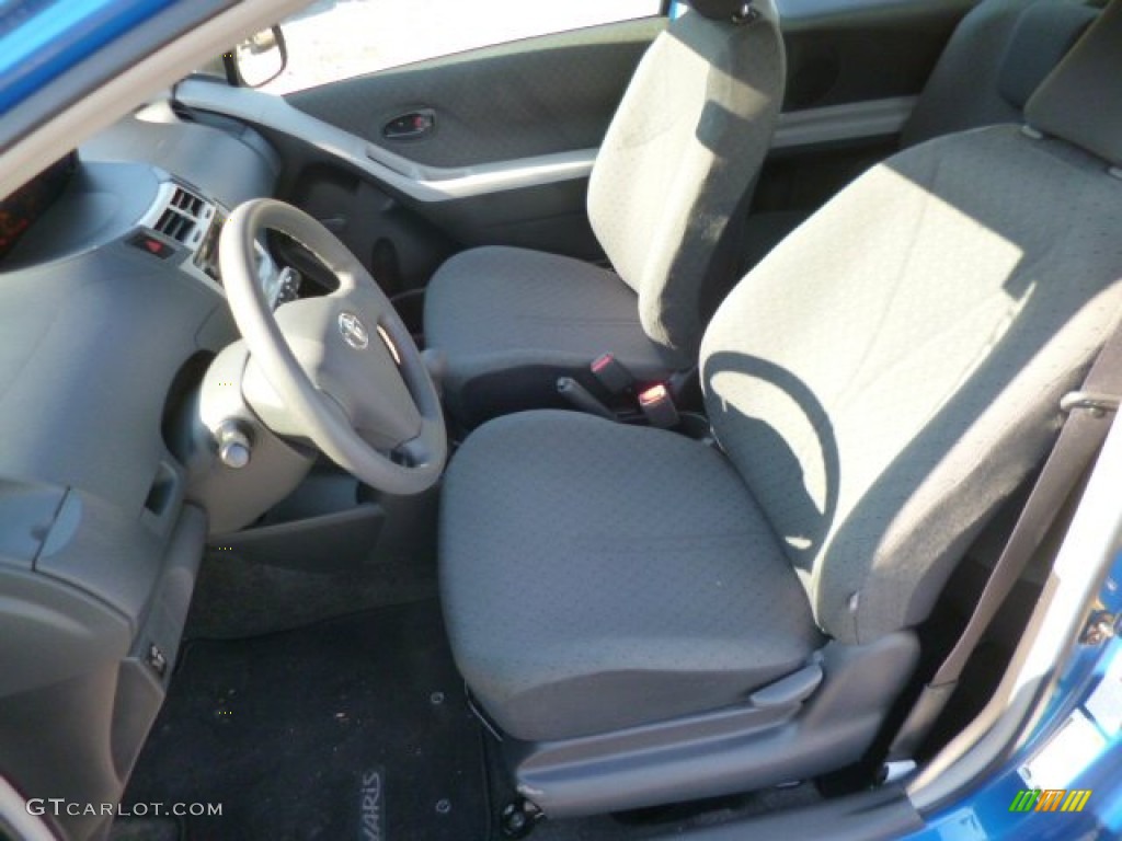 2011 Yaris 3 Door Liftback - Blazing Blue Pearl / Dark Charcoal photo #11