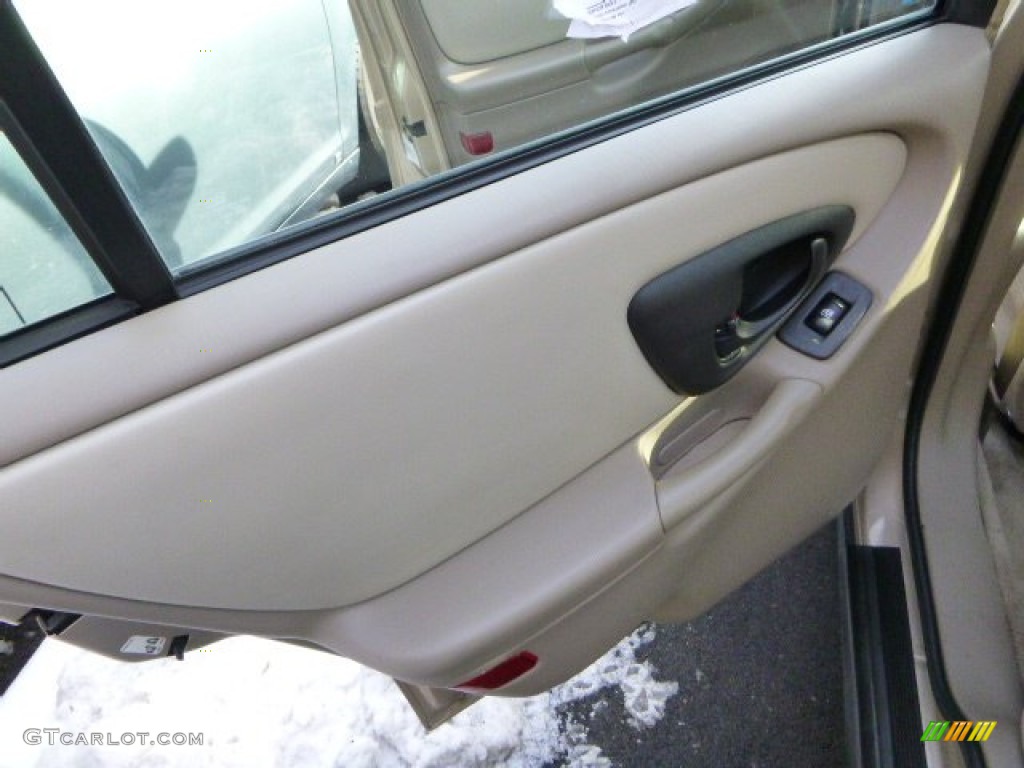 2005 Classic  - Light Driftwood Metallic / Neutral photo #9