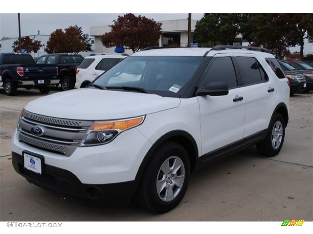 2013 Explorer FWD - Oxford White / Medium Light Stone photo #1