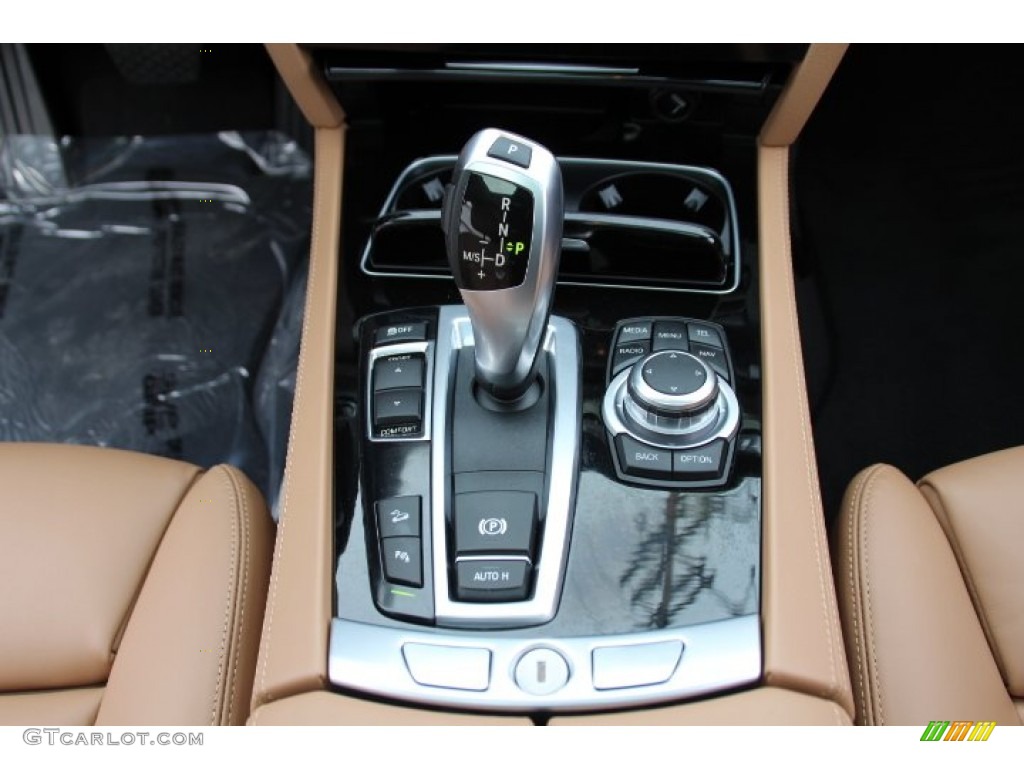 2013 BMW 7 Series 750i xDrive Sedan Transmission Photos