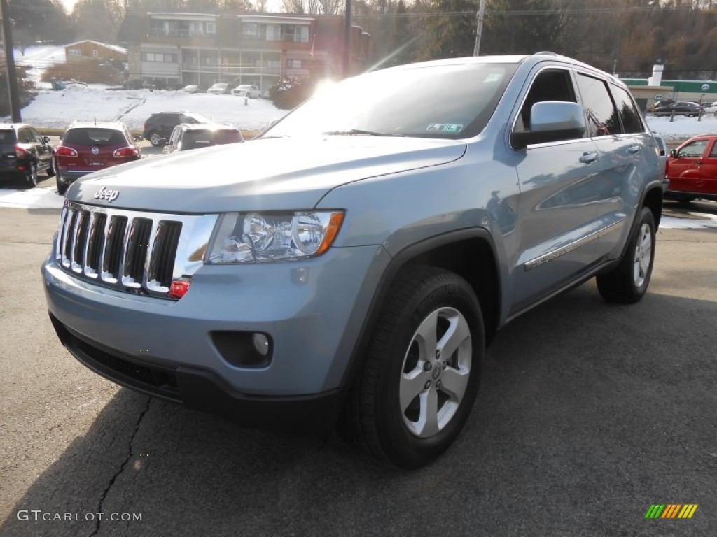 2013 Grand Cherokee Laredo X Package 4x4 - Winter Chill Pearl / Black photo #3