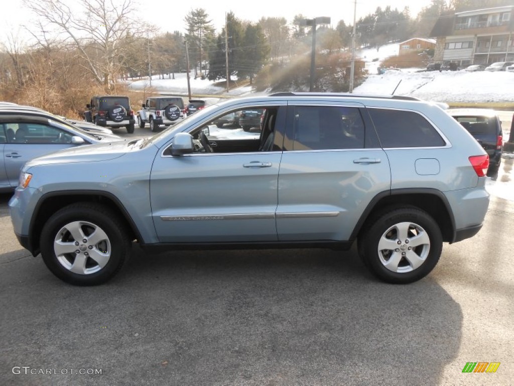 2013 Grand Cherokee Laredo X Package 4x4 - Winter Chill Pearl / Black photo #4