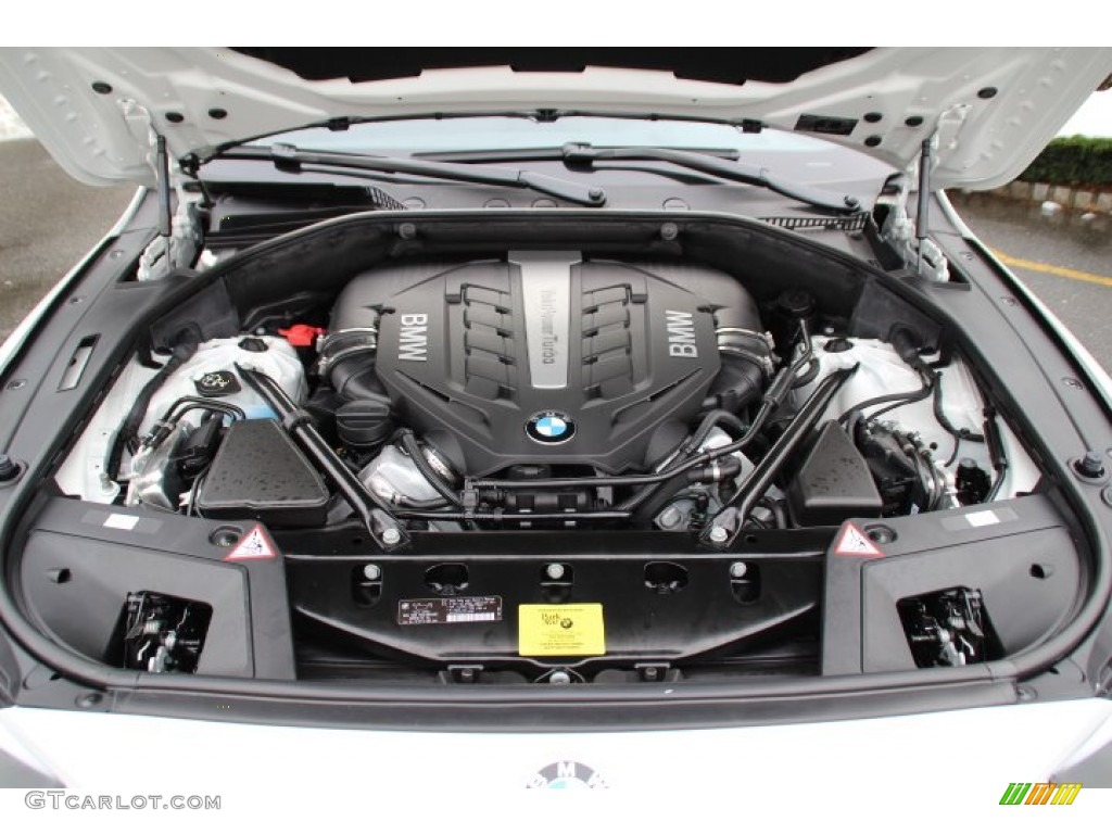 2013 BMW 5 Series 550i Gran Turismo Engine Photos