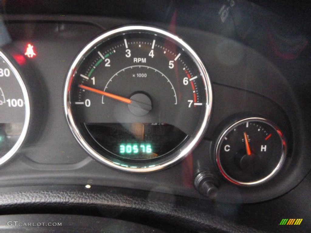 2011 Wrangler Sahara 4x4 - Mango Tango Pearl / Black photo #19