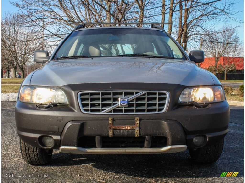 2004 XC70 AWD - Silver Metallic / Beige/Light Sand photo #2