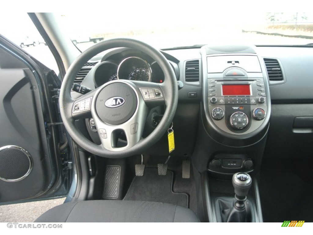 2011 Kia Soul + Dashboard Photos