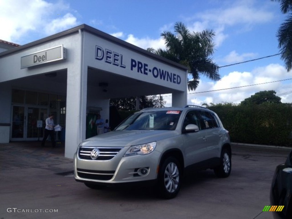 2011 Tiguan SE - White Gold Metallic / Charcoal photo #1