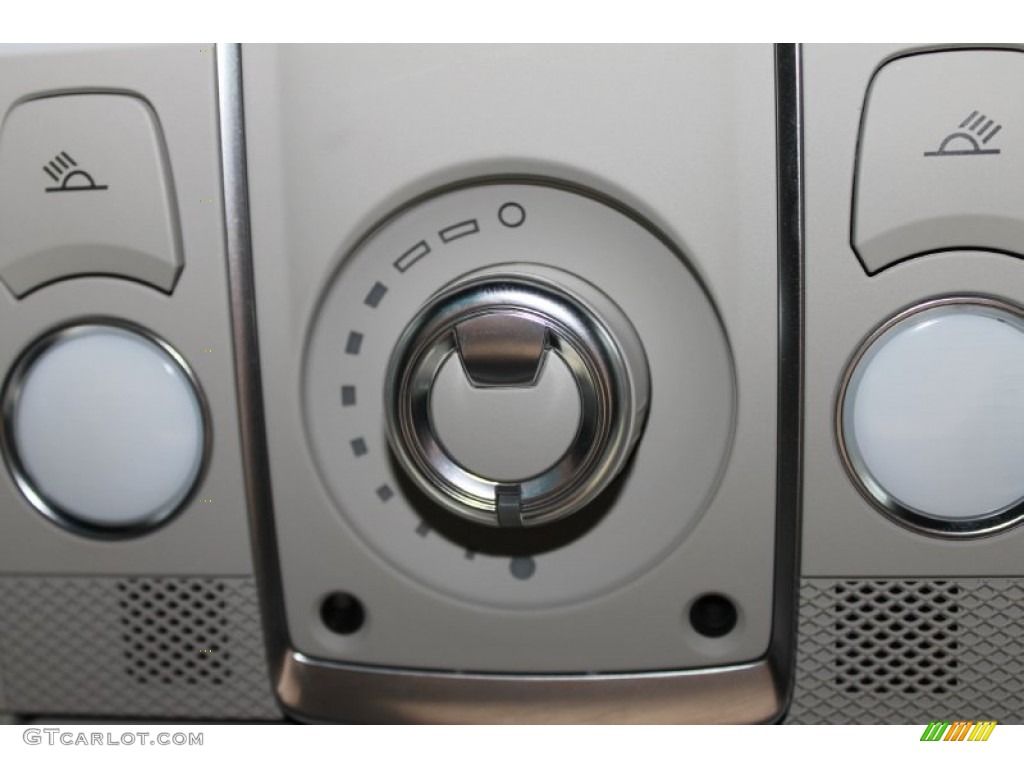 2010 Audi Q7 3.0 TDI quattro Controls Photo #89110103