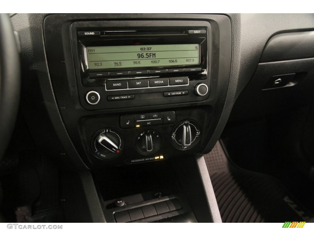 2011 Volkswagen Jetta SE Sedan Controls Photos