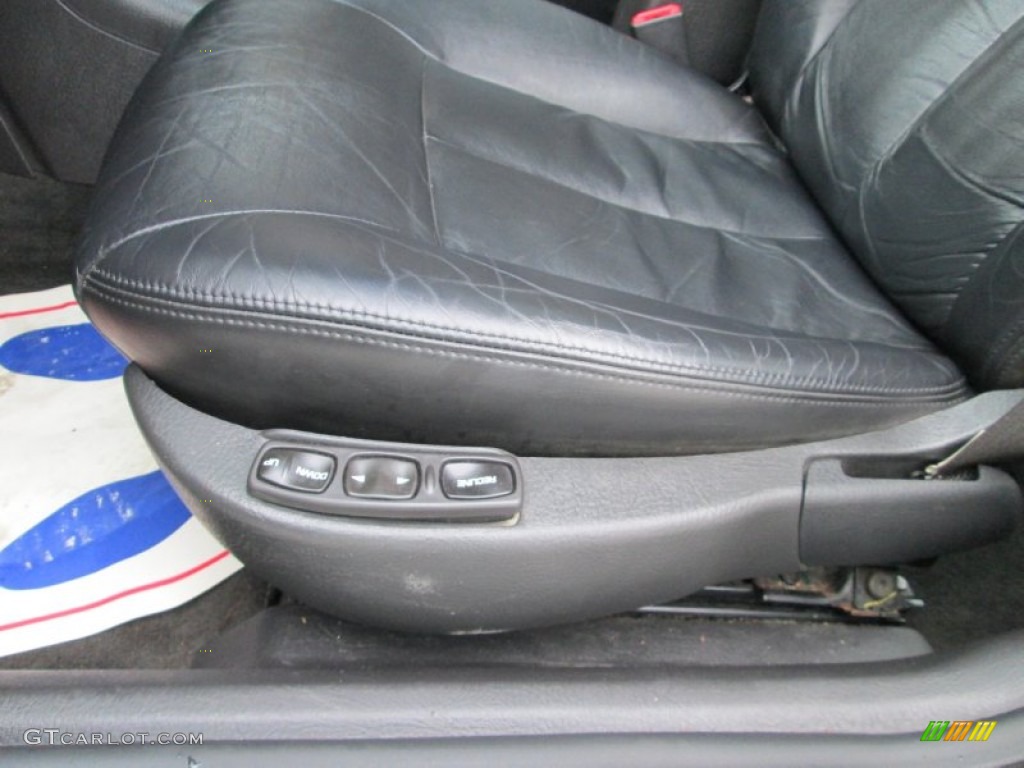 2003 L Series L300 Sedan - Black / Black photo #8
