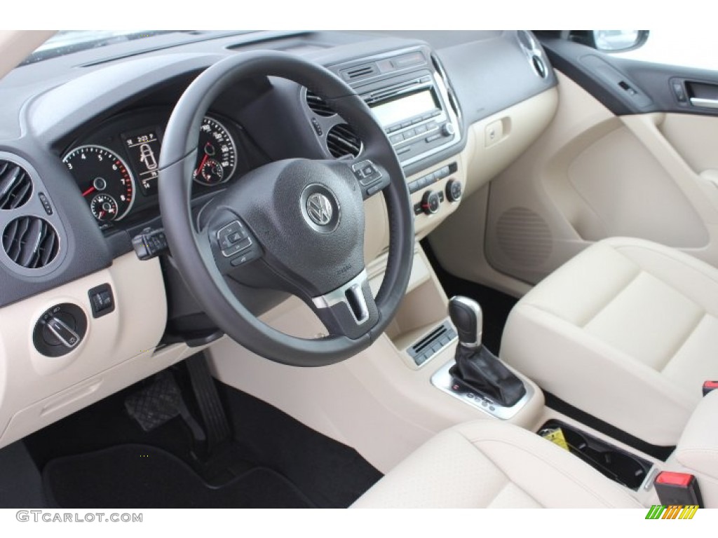 Beige Interior 2014 Volkswagen Tiguan SE Photo #89127275