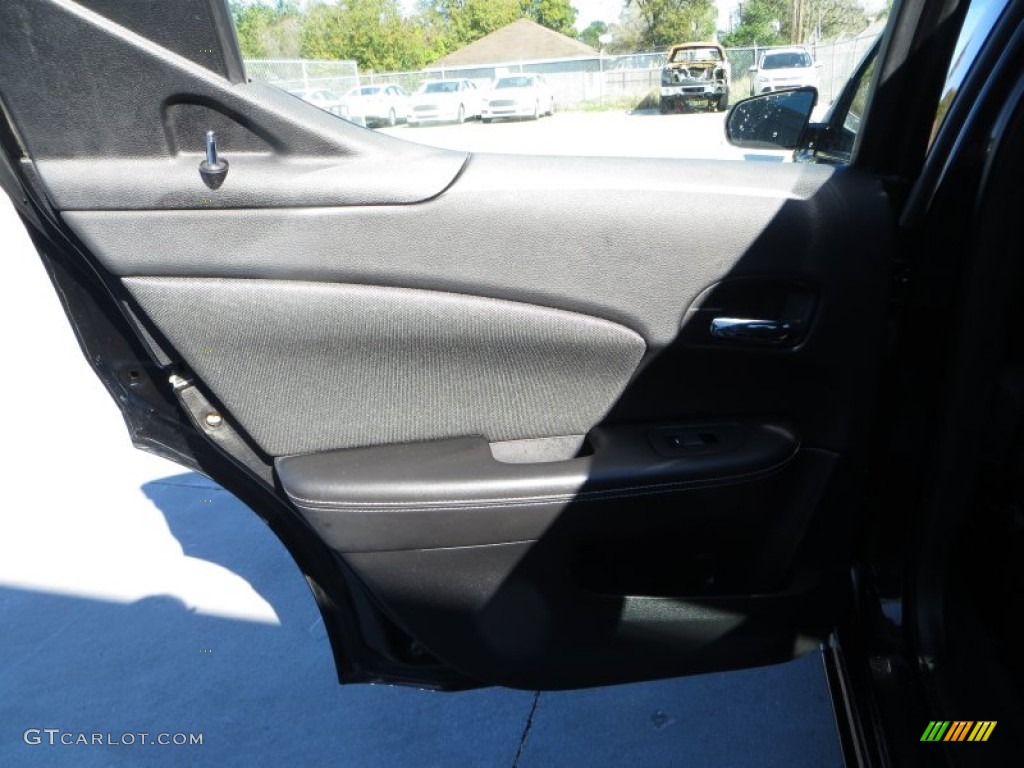 2013 Avenger SE - Black / Black photo #30