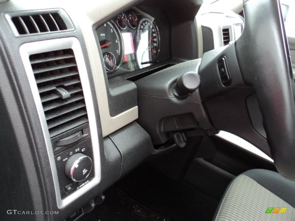 2012 Ram 1500 Big Horn Crew Cab 4x4 - Bright Silver Metallic / Dark Slate Gray/Medium Graystone photo #12