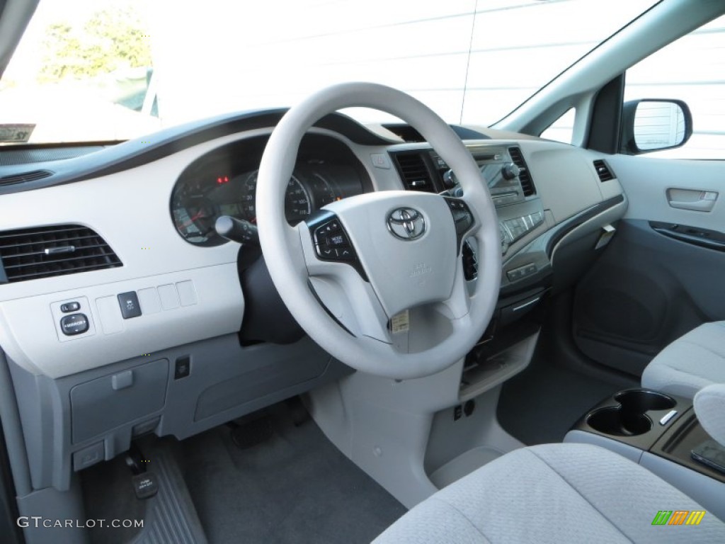 Light Gray Interior 2014 Toyota Sienna LE Photo #89130542
