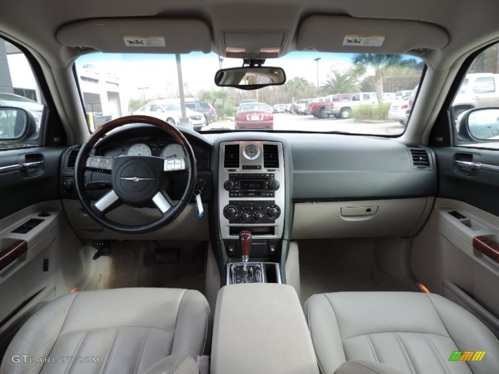 2005 300 C HEMI - Satin Jade Pearl / Dark Slate Gray/Light Graystone photo #10