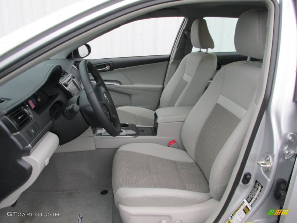 2013 Toyota Camry Hybrid XLE Front Seat Photo #89133320