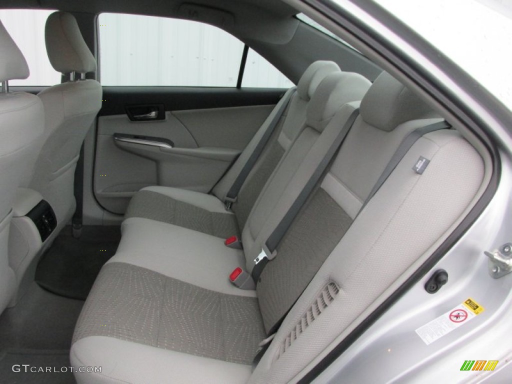 2013 Toyota Camry Hybrid XLE Rear Seat Photos