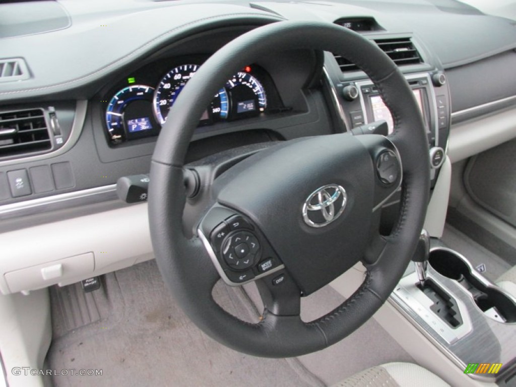 2013 Toyota Camry Hybrid XLE Light Gray Steering Wheel Photo #89133365