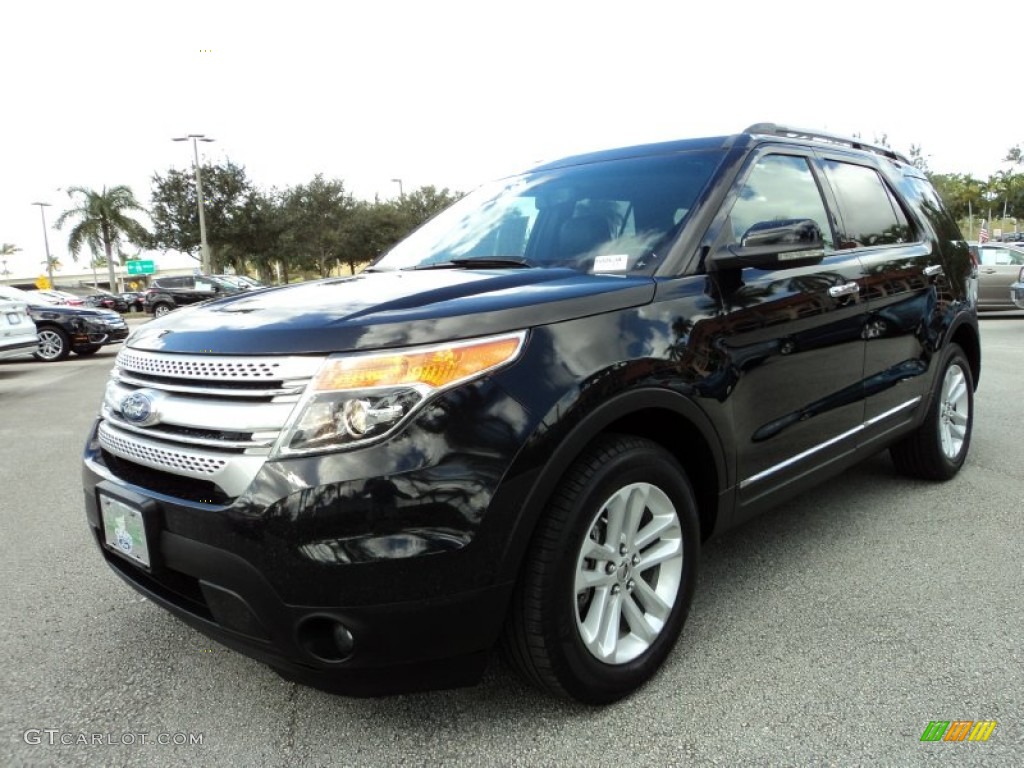 2011 Explorer XLT - Tuxedo Black Metallic / Charcoal Black photo #13