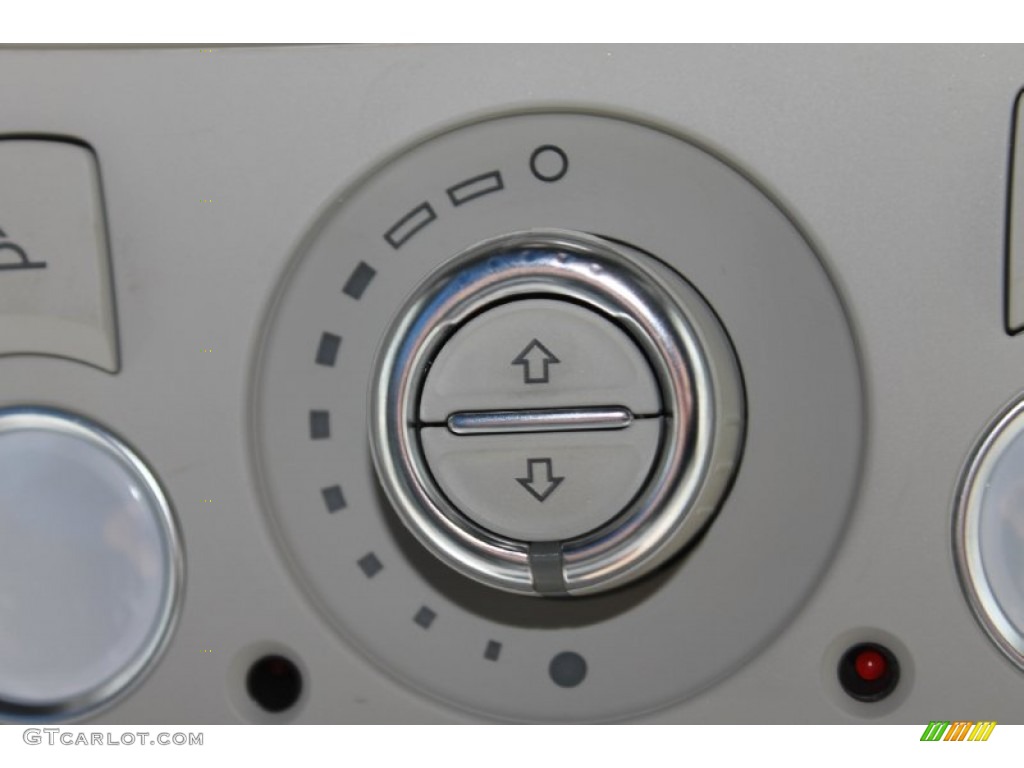 2011 Audi Q5 3.2 quattro Controls Photo #89143977