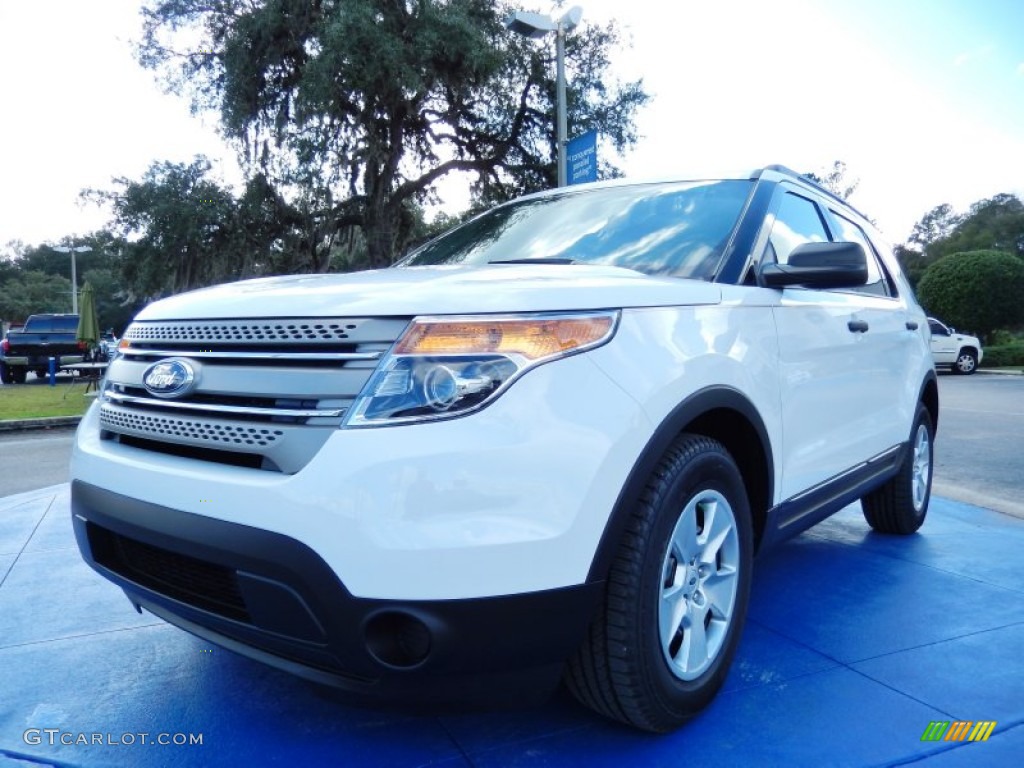 2014 Explorer FWD - Oxford White / Medium Light Stone photo #1