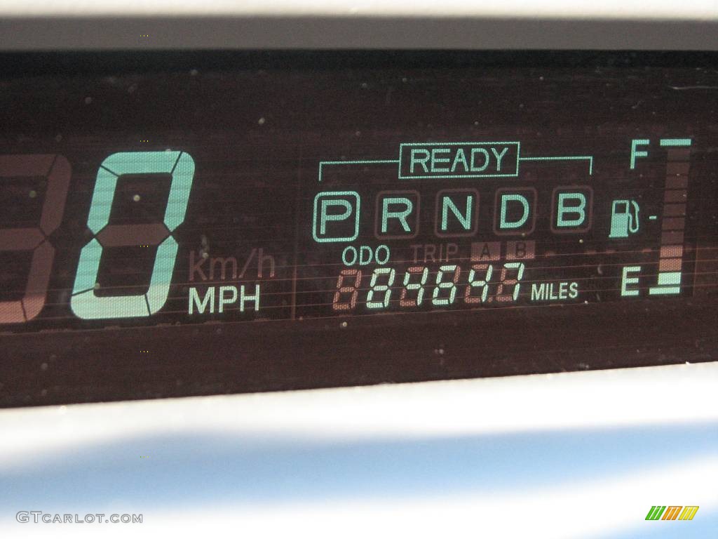 2002 Prius Hybrid - Super White / Gray photo #20