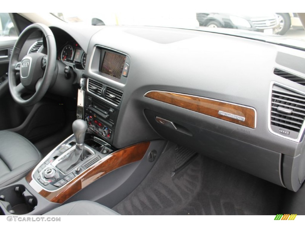 2011 Audi Q5 3.2 quattro Dashboard Photos