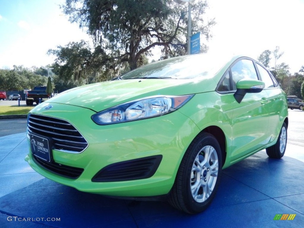 2014 Fiesta SE Sedan - Green Envy / Medium Light Stone photo #1