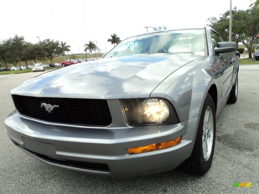 2006 Mustang V6 Premium Coupe - Tungsten Grey Metallic / Light Parchment photo #13