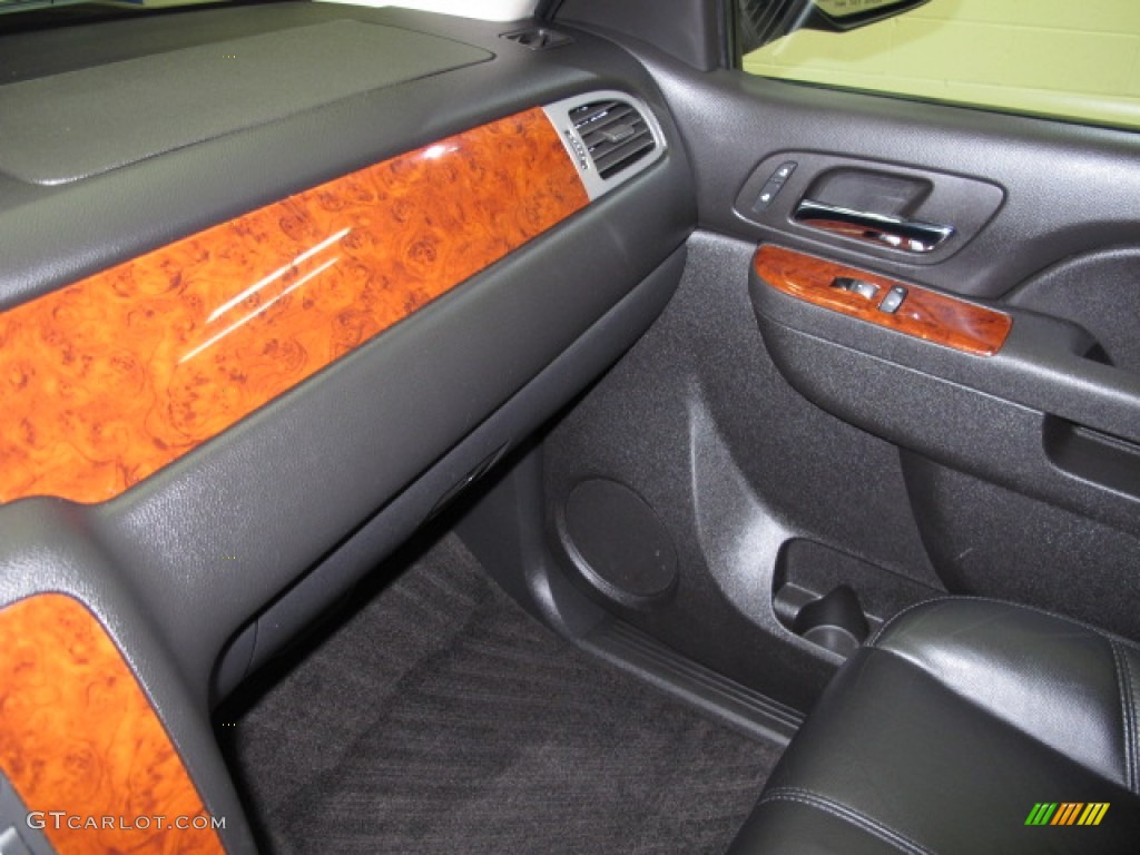 2012 Suburban LT 4x4 - Black / Ebony photo #29