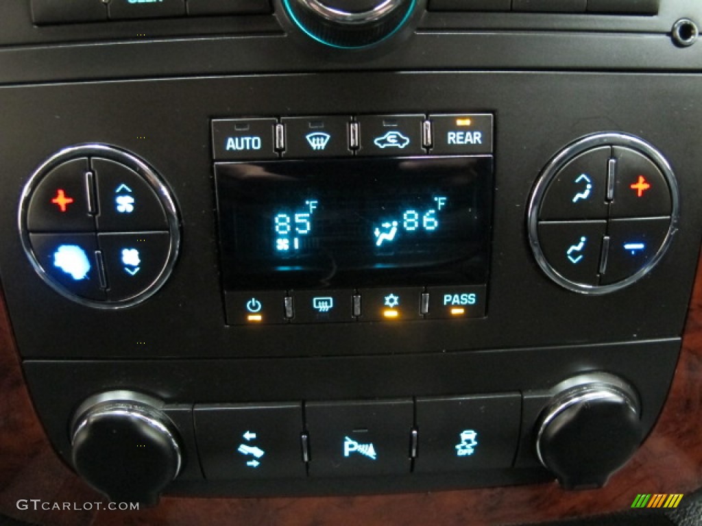 2012 Suburban LT 4x4 - Black / Ebony photo #31