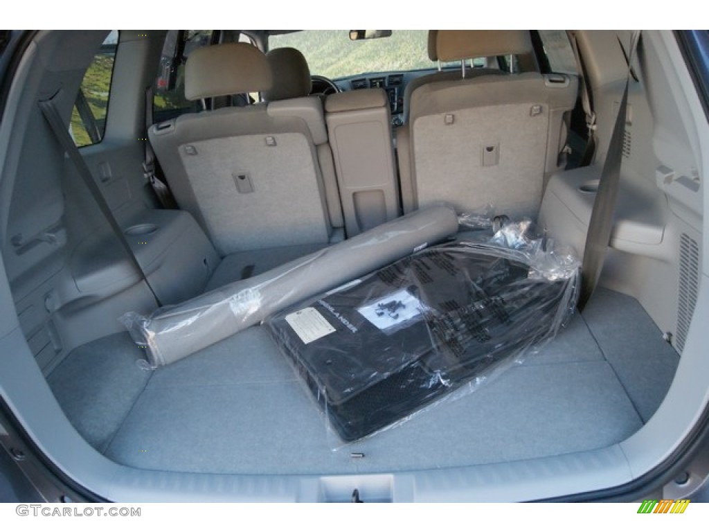 2013 Toyota Highlander Hybrid 4WD Trunk Photos