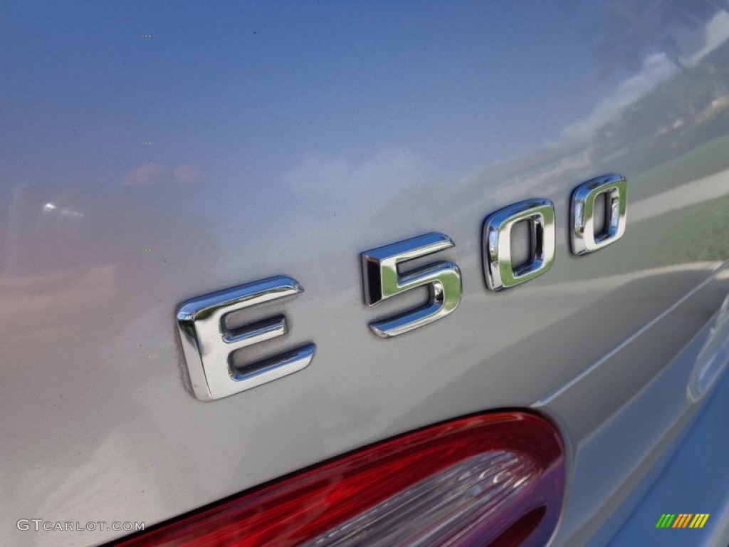 2005 Mercedes-Benz E 500 4Matic Wagon Marks and Logos Photos