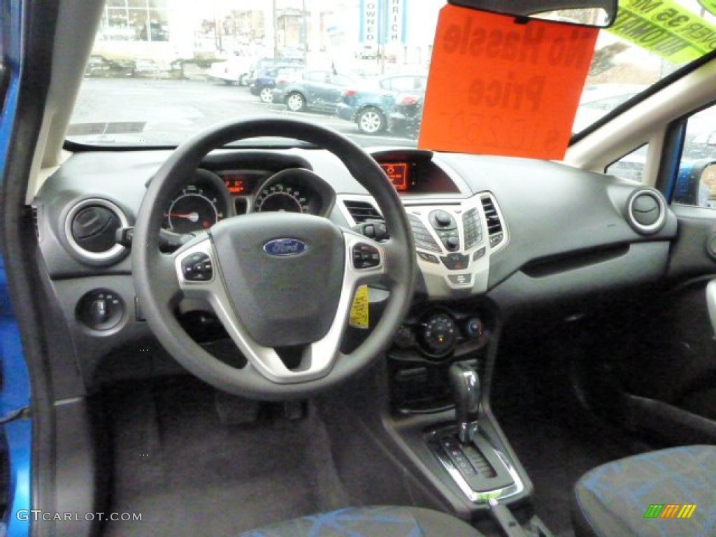 2011 Fiesta SE Hatchback - Blue Flame Metallic / Charcoal Black/Blue Cloth photo #6