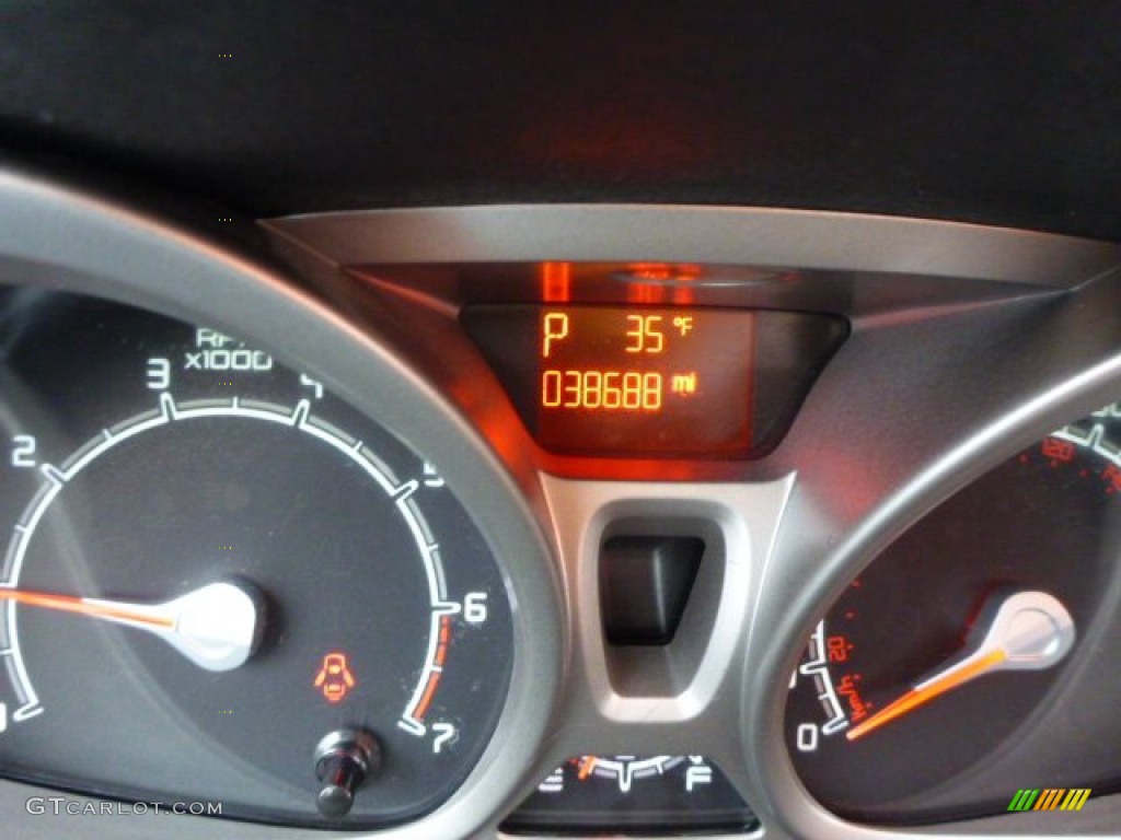 2011 Fiesta SE Hatchback - Blue Flame Metallic / Charcoal Black/Blue Cloth photo #9