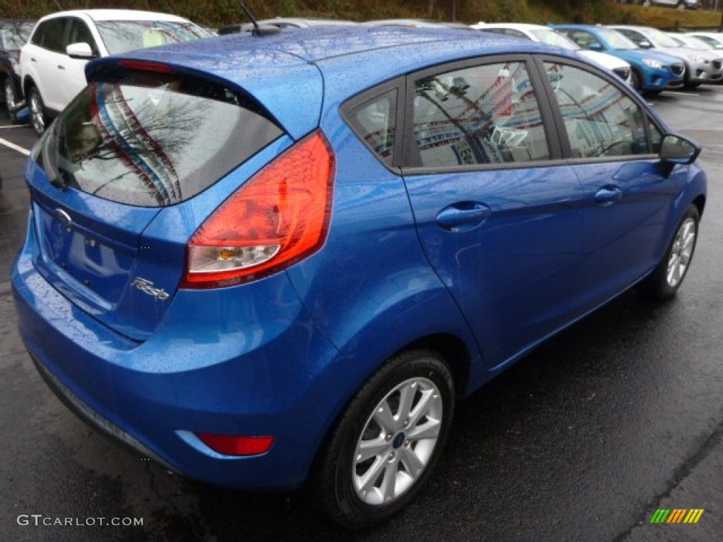 2011 Fiesta SE Hatchback - Blue Flame Metallic / Charcoal Black/Blue Cloth photo #13