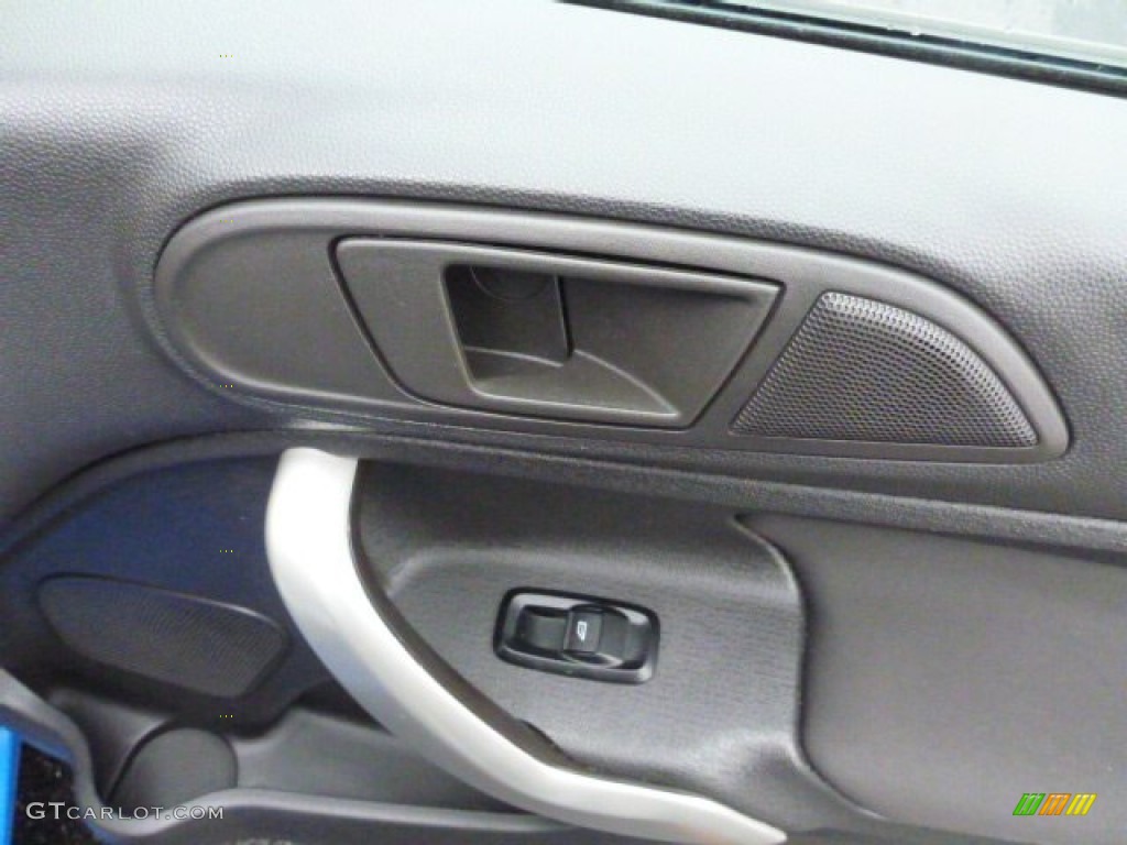 2011 Fiesta SE Hatchback - Blue Flame Metallic / Charcoal Black/Blue Cloth photo #16