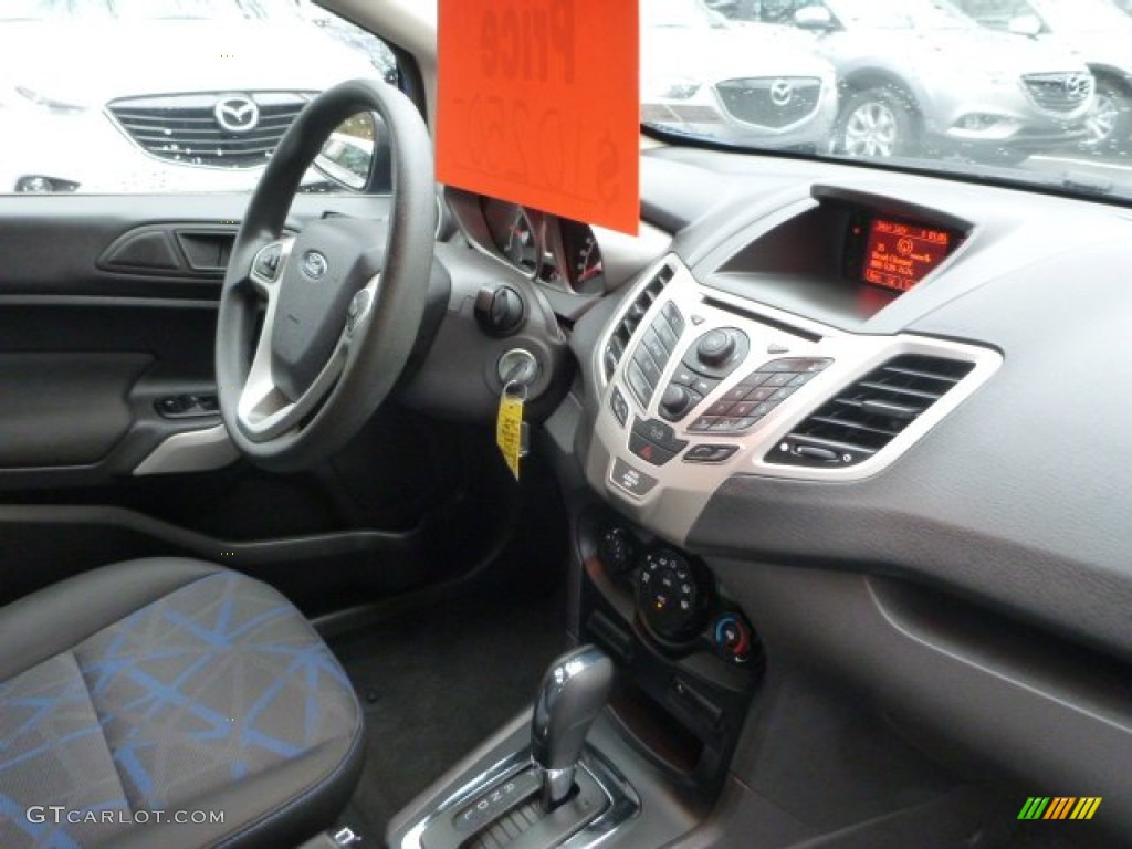 2011 Fiesta SE Hatchback - Blue Flame Metallic / Charcoal Black/Blue Cloth photo #17