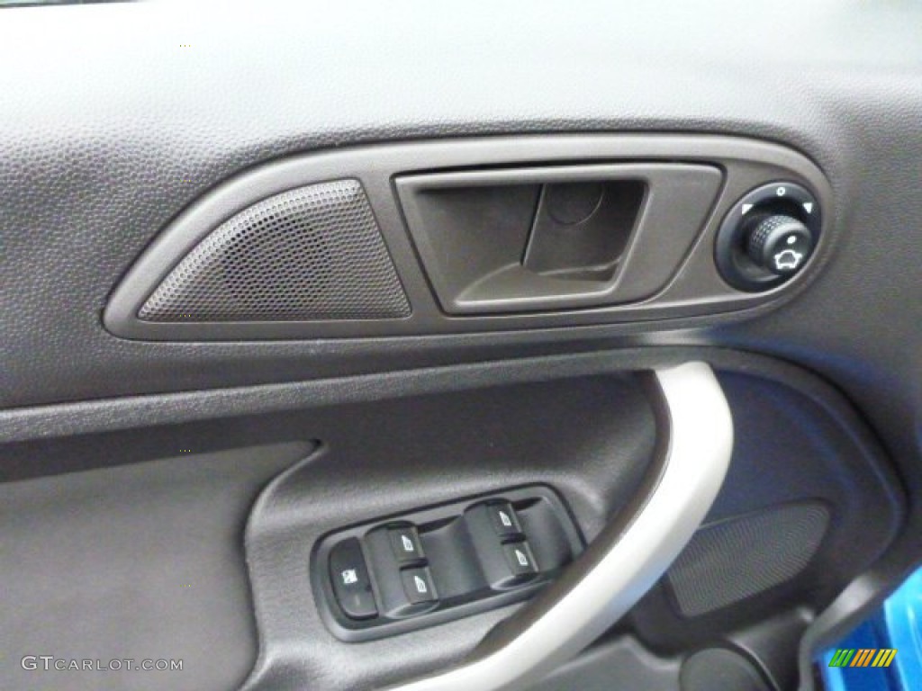 2011 Fiesta SE Hatchback - Blue Flame Metallic / Charcoal Black/Blue Cloth photo #20