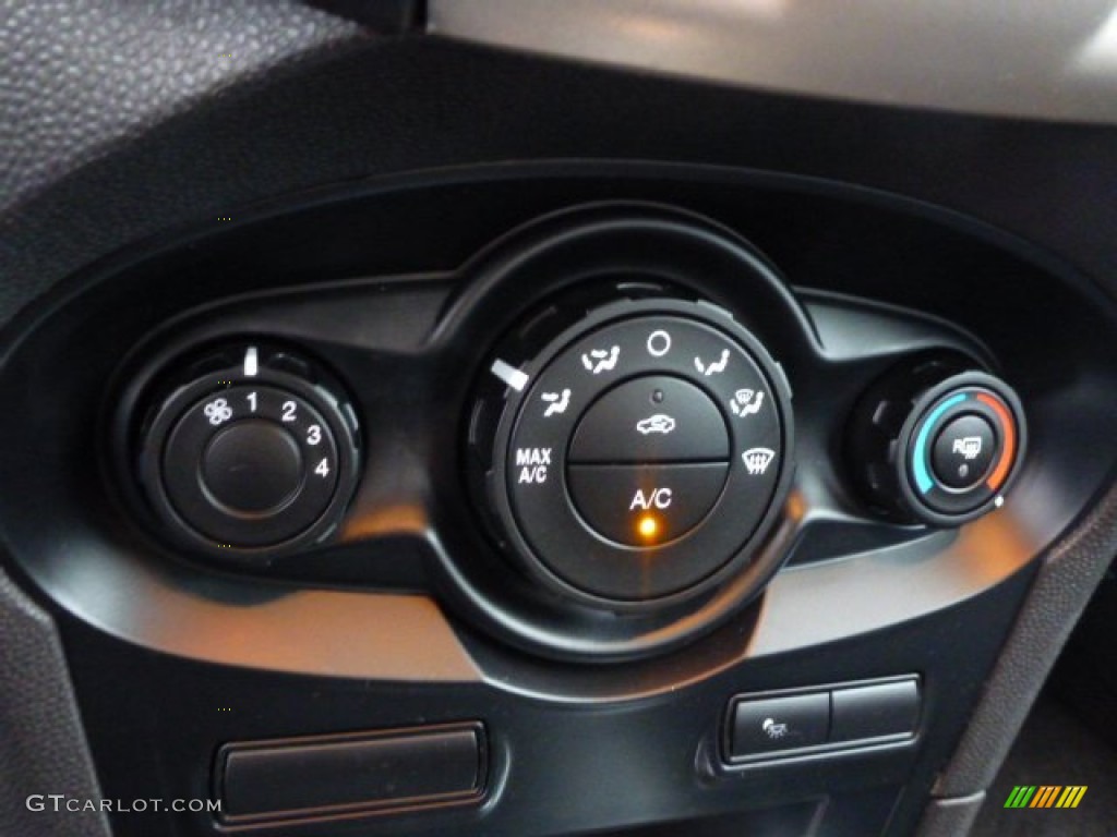 2011 Fiesta SE Hatchback - Blue Flame Metallic / Charcoal Black/Blue Cloth photo #24
