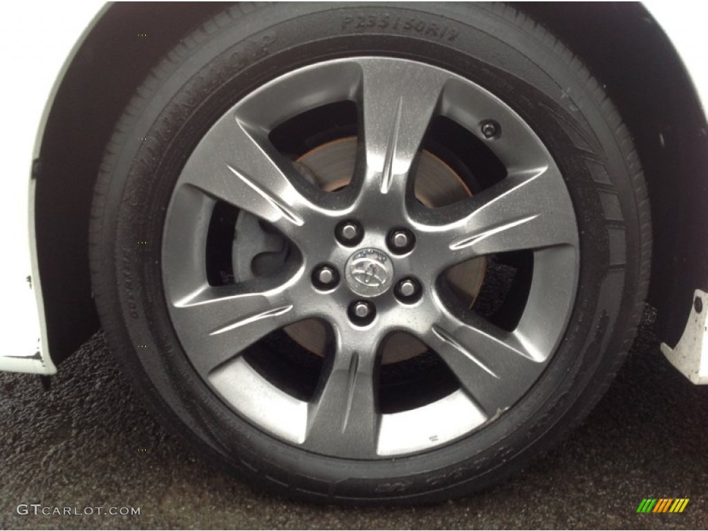 2011 Toyota Sienna SE Wheel Photos