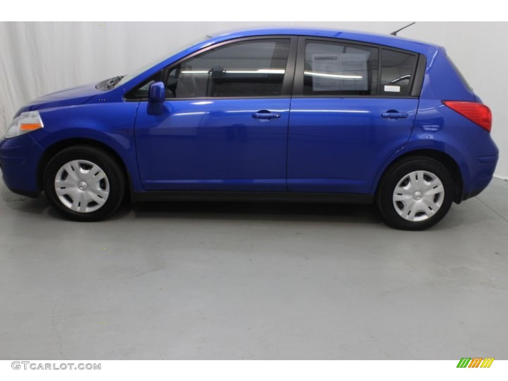 2011 Versa 1.8 S Hatchback - Metallic Blue / Charcoal photo #4