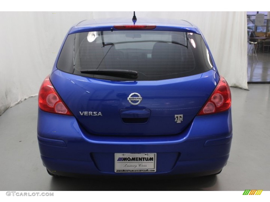 2011 Versa 1.8 S Hatchback - Metallic Blue / Charcoal photo #5