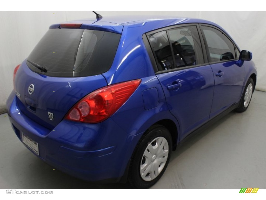 2011 Versa 1.8 S Hatchback - Metallic Blue / Charcoal photo #6