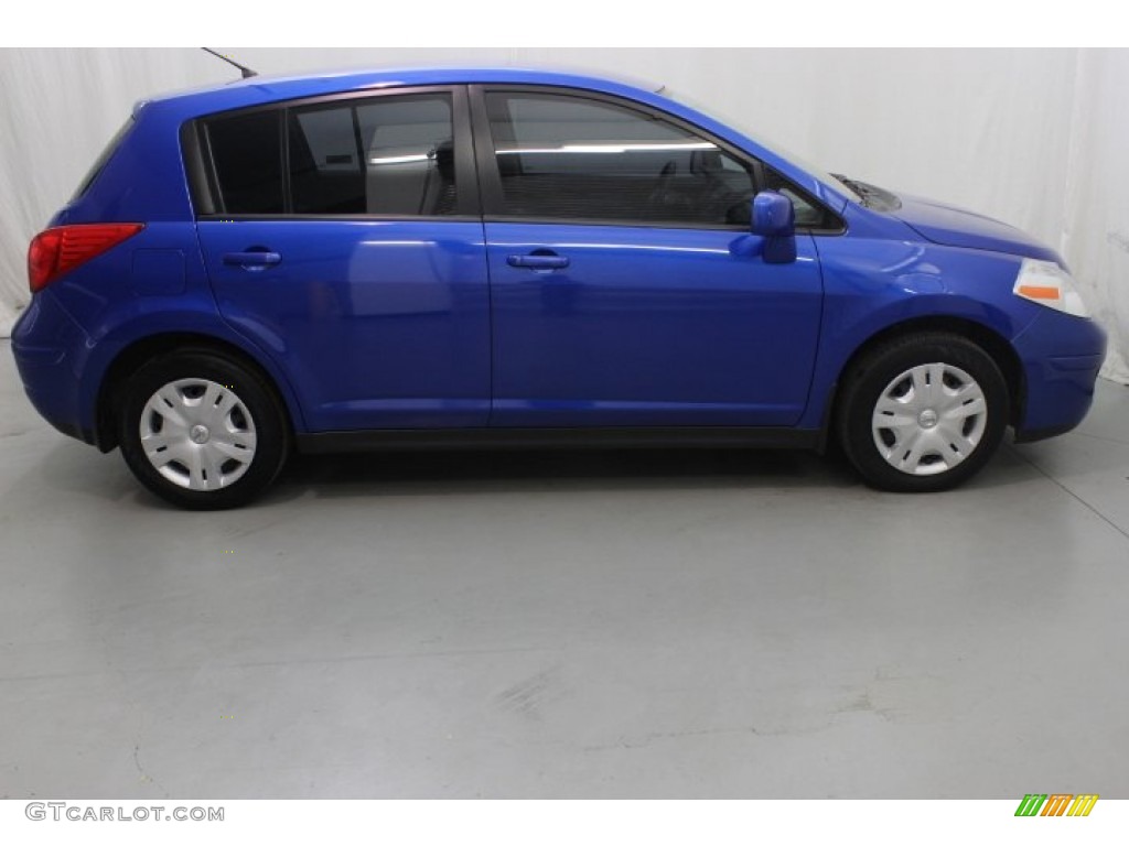 2011 Versa 1.8 S Hatchback - Metallic Blue / Charcoal photo #7