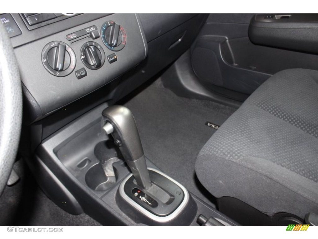 2011 Versa 1.8 S Hatchback - Metallic Blue / Charcoal photo #16