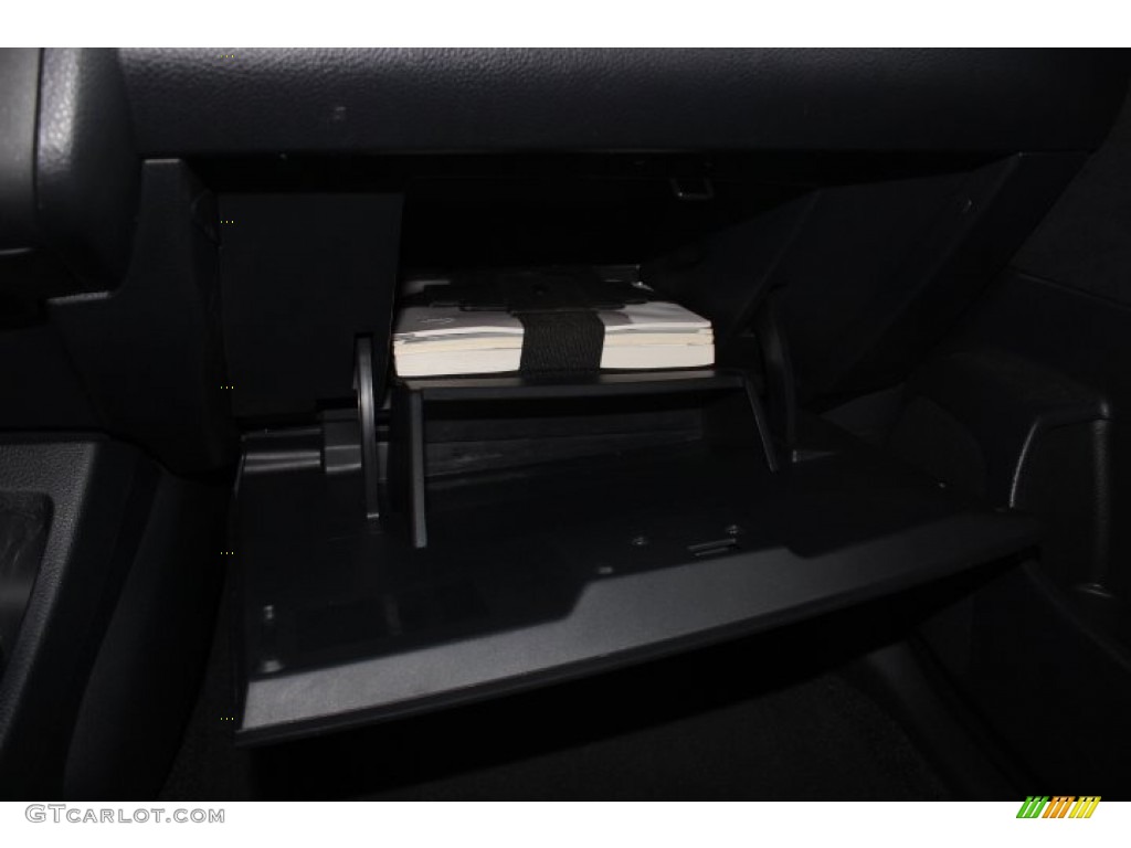 2011 Versa 1.8 S Hatchback - Metallic Blue / Charcoal photo #17