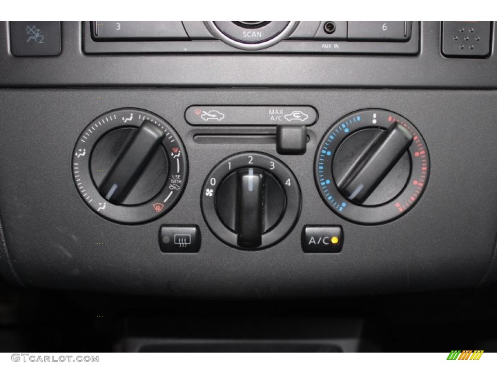 2011 Versa 1.8 S Hatchback - Metallic Blue / Charcoal photo #19
